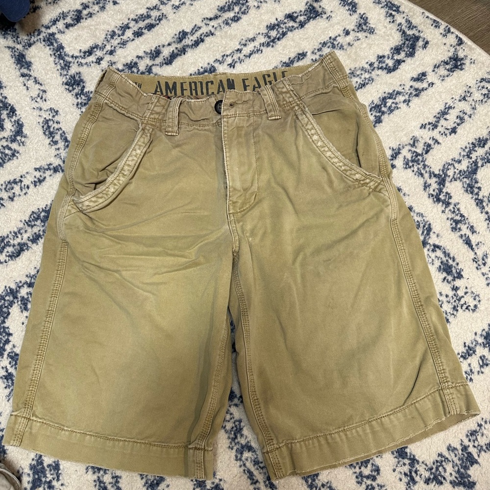 Men’s American Eagle tan cargo shorts size 30.